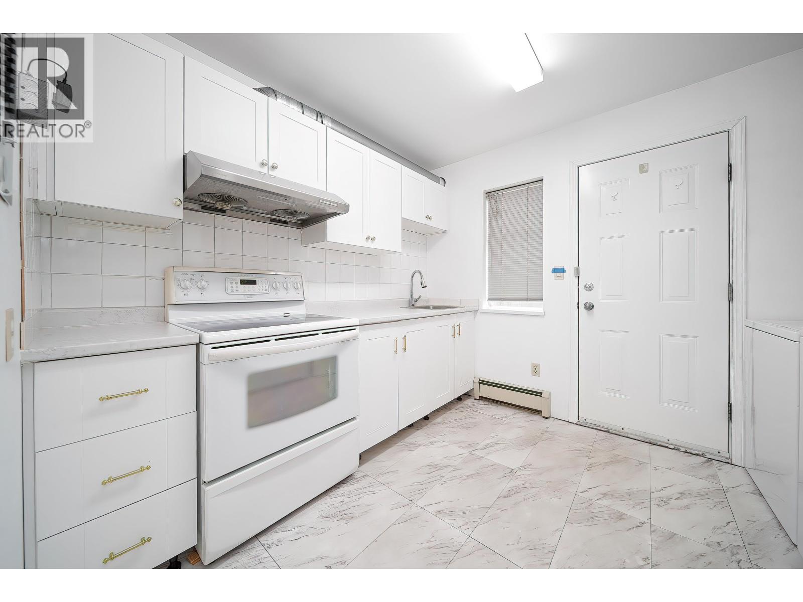 Listing Picture 37 of 39 : 5611 HOLT AVENUE, Richmond / 烈治文 - 魯藝地產 Yvonne Lu Group - MLS Medallion Club Member