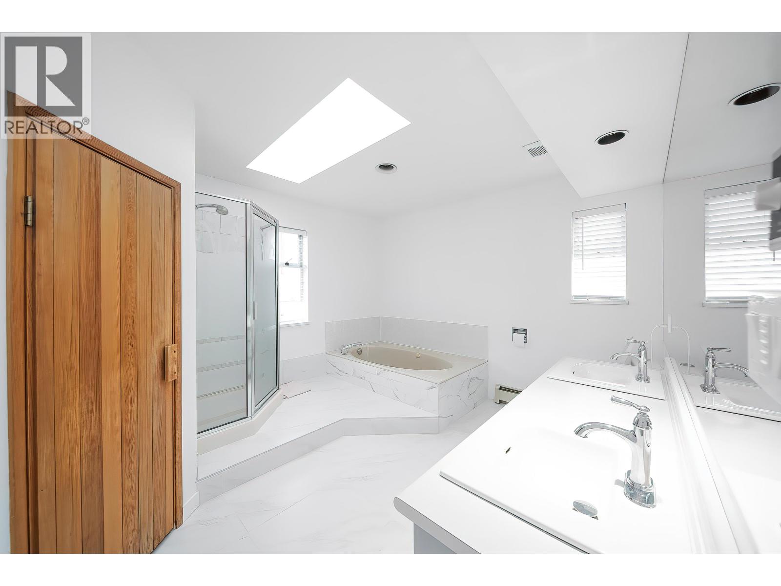 Listing Picture 28 of 39 : 5611 HOLT AVENUE, Richmond / 烈治文 - 魯藝地產 Yvonne Lu Group - MLS Medallion Club Member