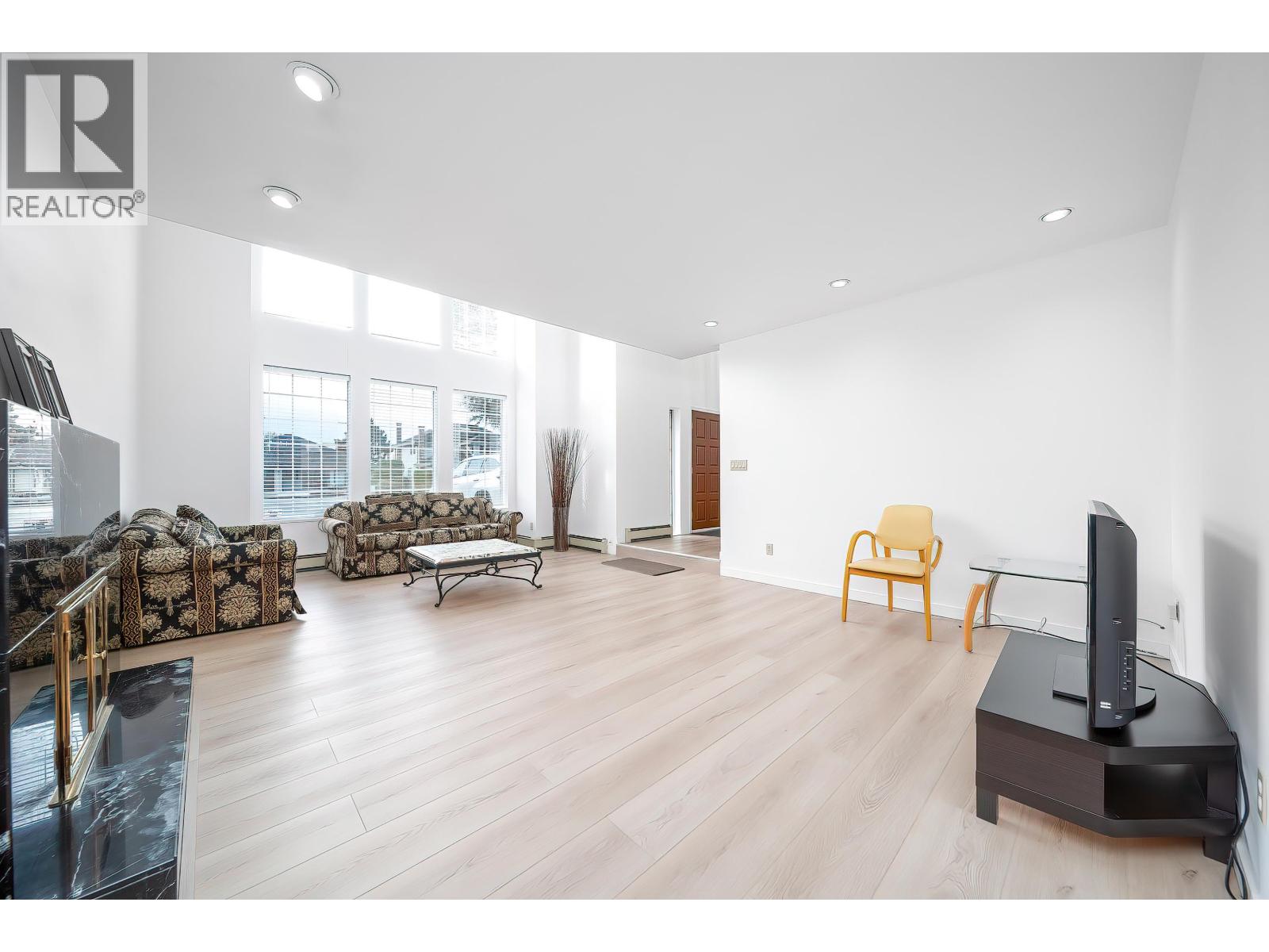 Listing Picture 15 of 39 : 5611 HOLT AVENUE, Richmond / 烈治文 - 魯藝地產 Yvonne Lu Group - MLS Medallion Club Member