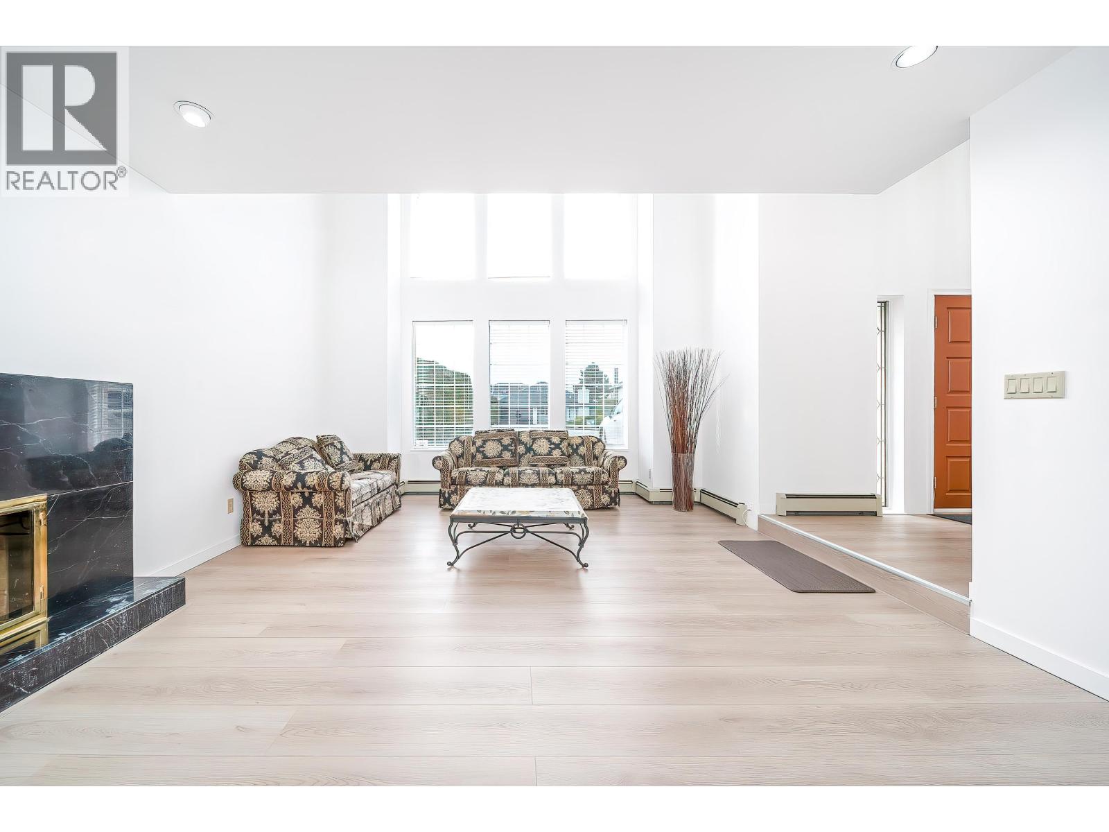 Listing Picture 14 of 39 : 5611 HOLT AVENUE, Richmond / 烈治文 - 魯藝地產 Yvonne Lu Group - MLS Medallion Club Member