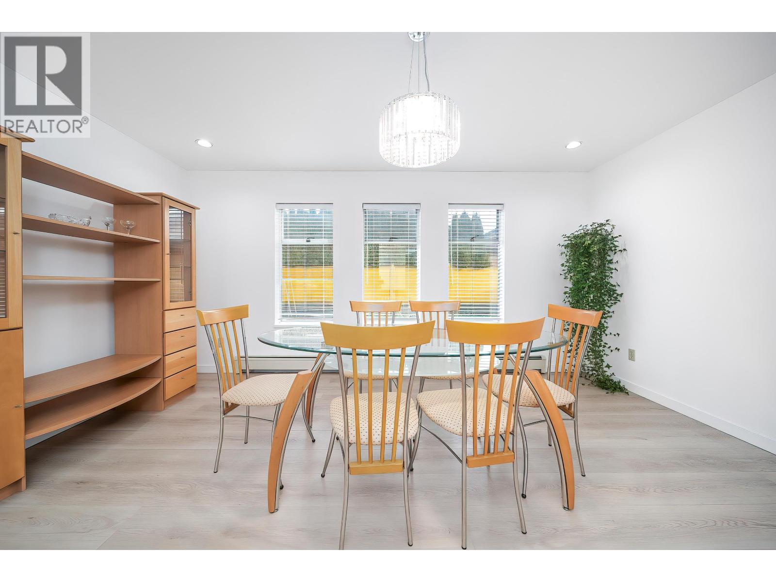 Listing Picture 16 of 39 : 5611 HOLT AVENUE, Richmond / 烈治文 - 魯藝地產 Yvonne Lu Group - MLS Medallion Club Member