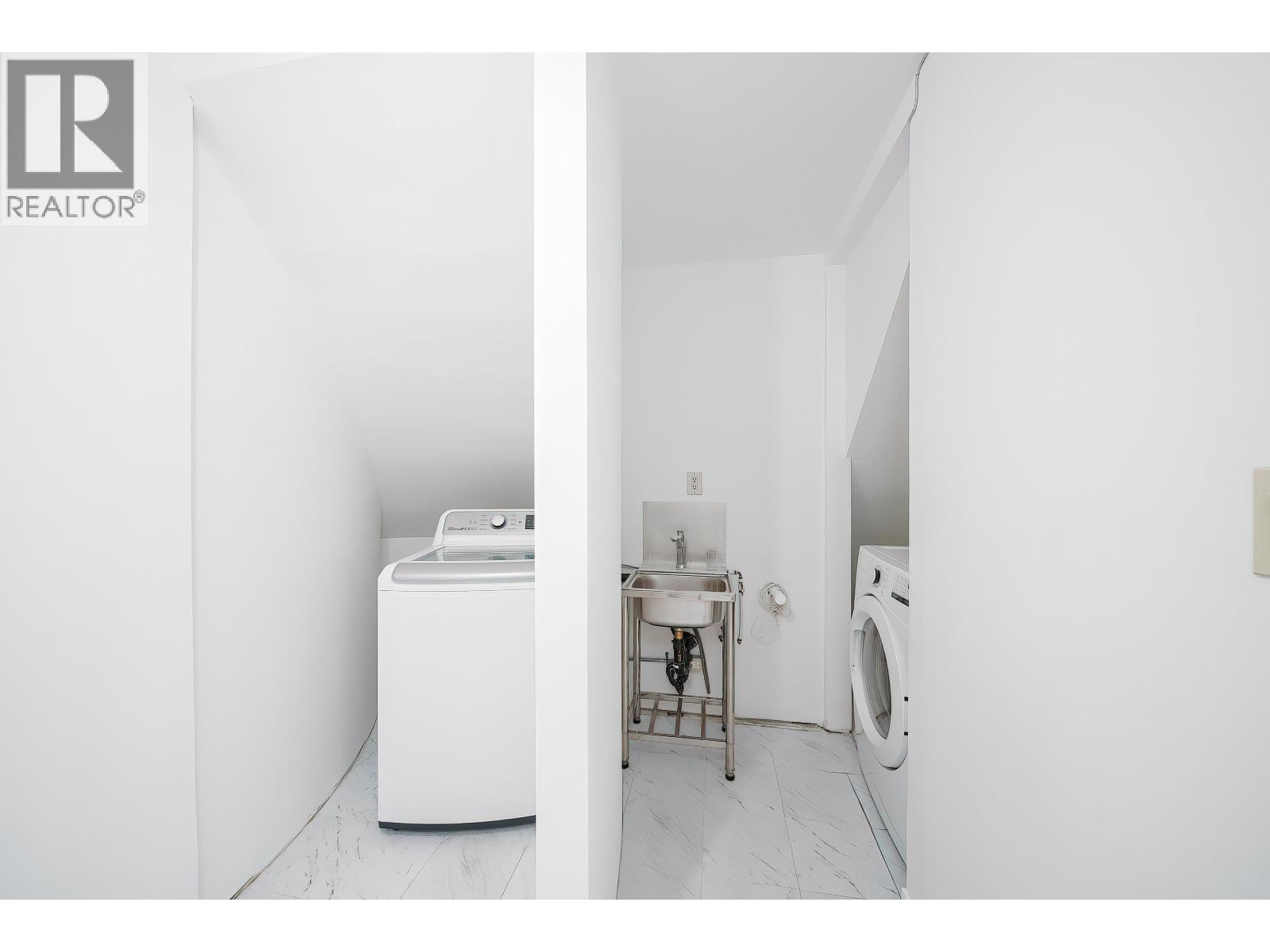 Listing Picture 22 of 39 : 5611 HOLT AVENUE, Richmond / 烈治文 - 魯藝地產 Yvonne Lu Group - MLS Medallion Club Member