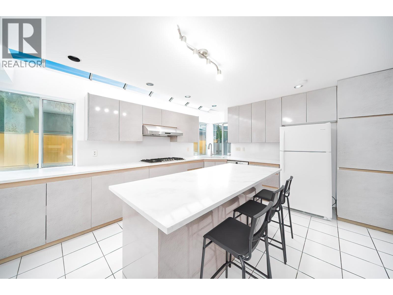 Listing Picture 20 of 39 : 5611 HOLT AVENUE, Richmond / 烈治文 - 魯藝地產 Yvonne Lu Group - MLS Medallion Club Member