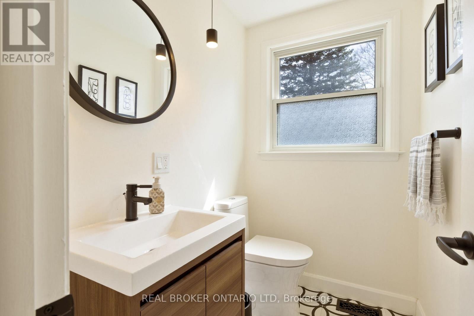 196 Wychwood Park, London North, Ontario  N6G 1R9 - Photo 15 - X12877614