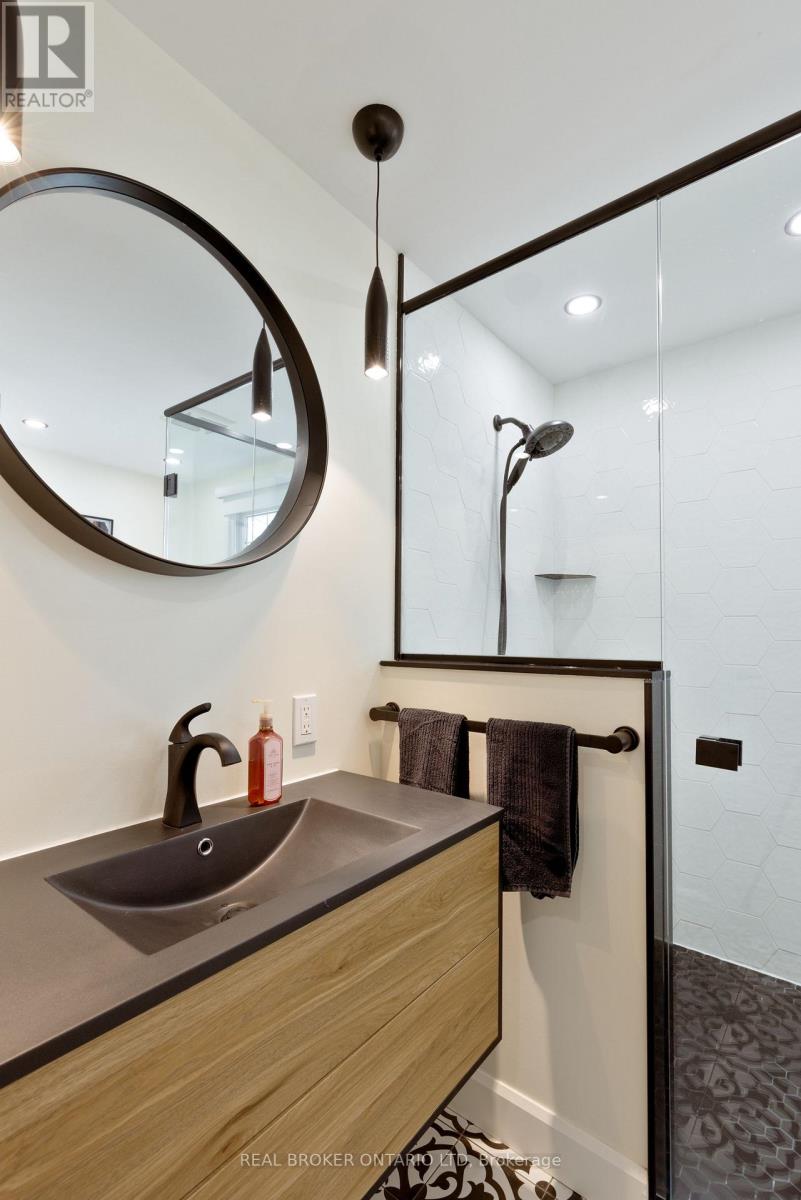 196 Wychwood Park, London North, Ontario  N6G 1R9 - Photo 25 - X12877614