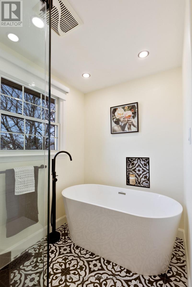 196 Wychwood Park, London North, Ontario  N6G 1R9 - Photo 26 - X12877614