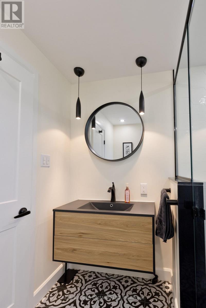 196 Wychwood Park, London North, Ontario  N6G 1R9 - Photo 28 - X12877614