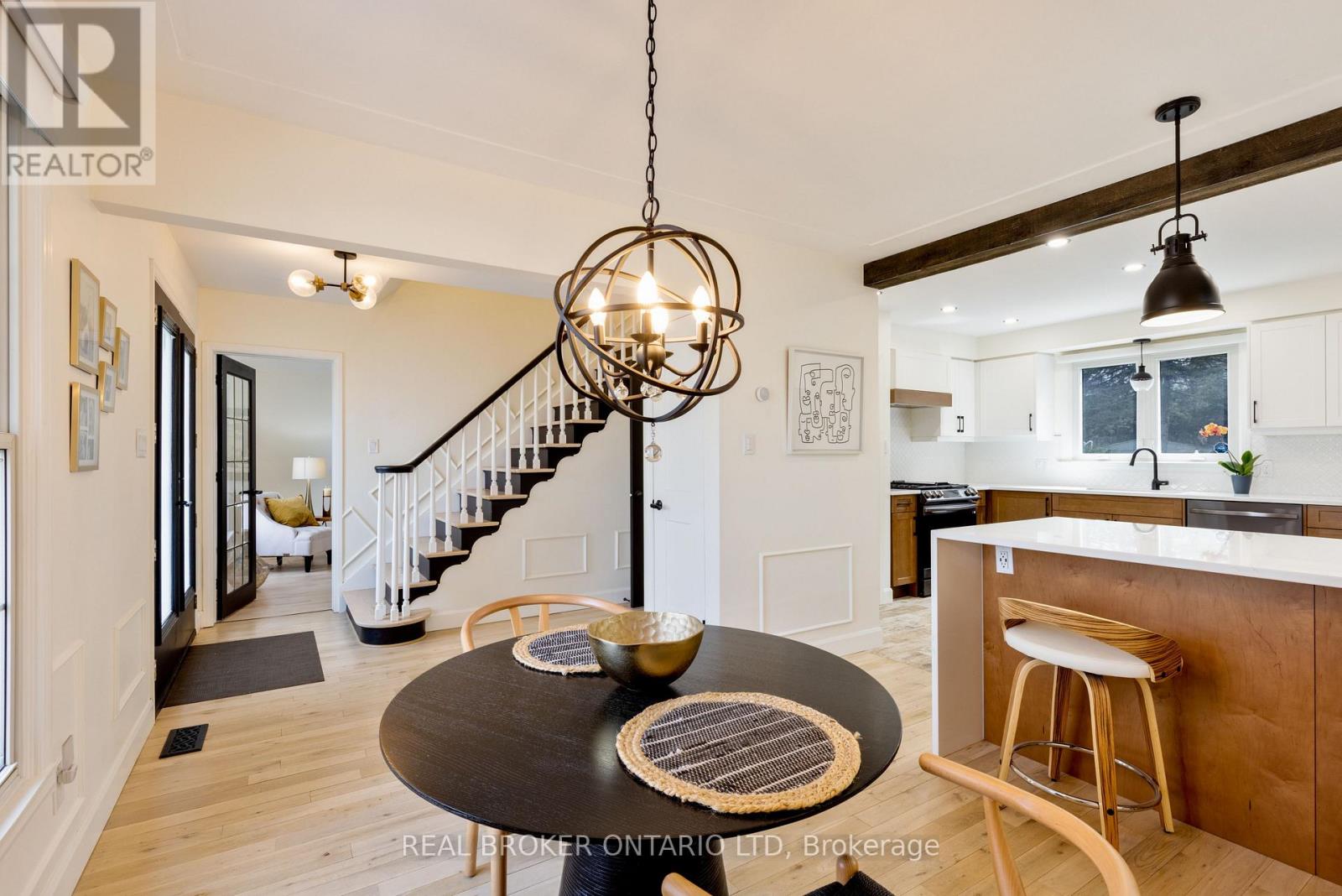 196 Wychwood Park, London North, Ontario  N6G 1R9 - Photo 3 - X12877614