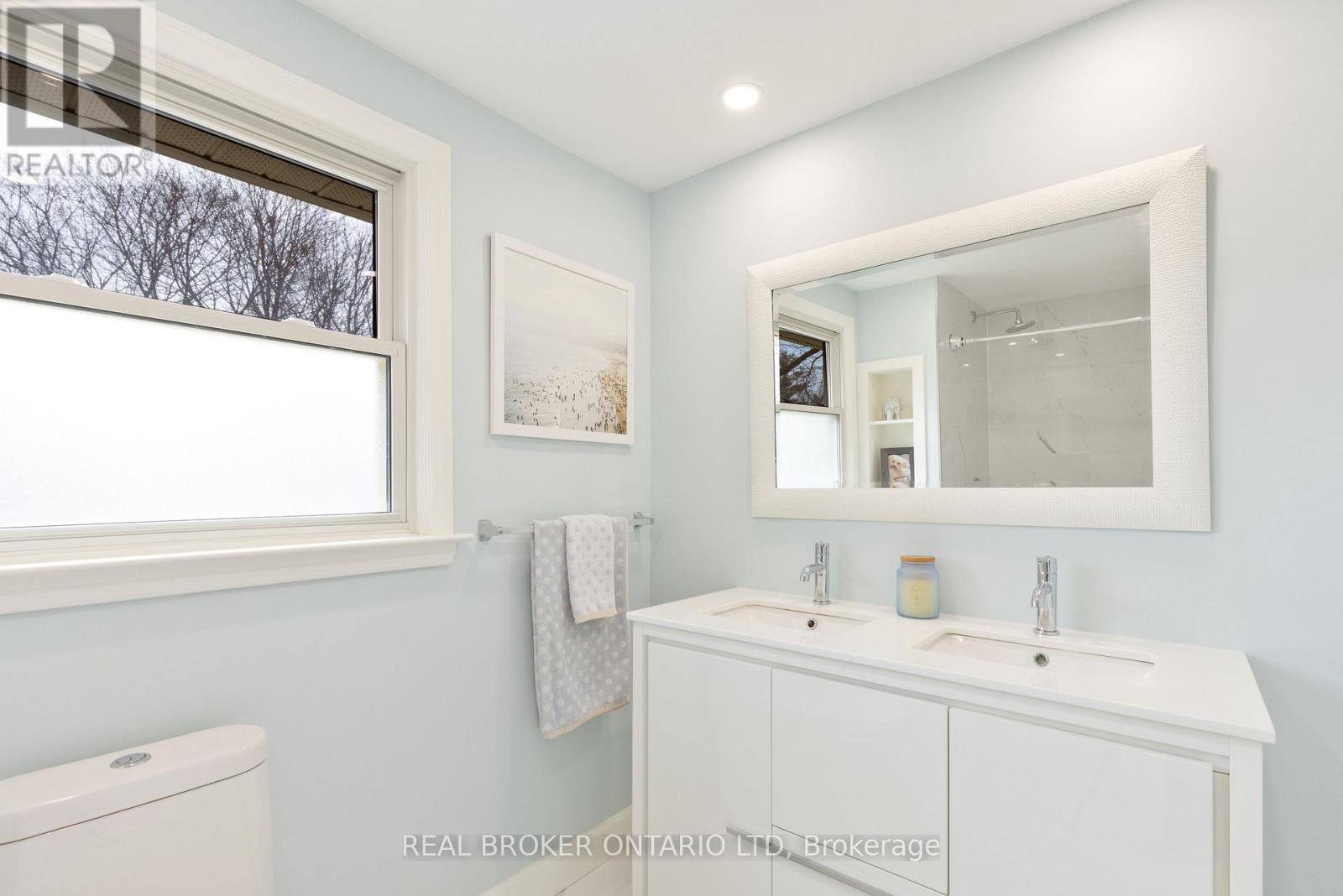 196 Wychwood Park, London North, Ontario  N6G 1R9 - Photo 35 - X12877614