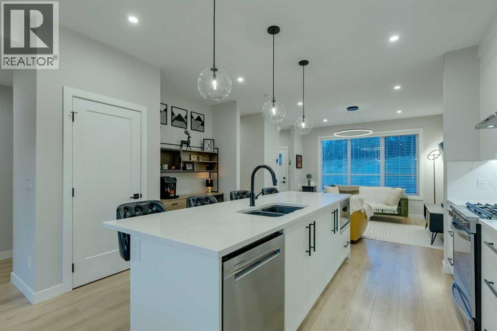 2327 77 Street Sw, Calgary, Alberta  T3H 6E1 - Photo 15 - A2284987