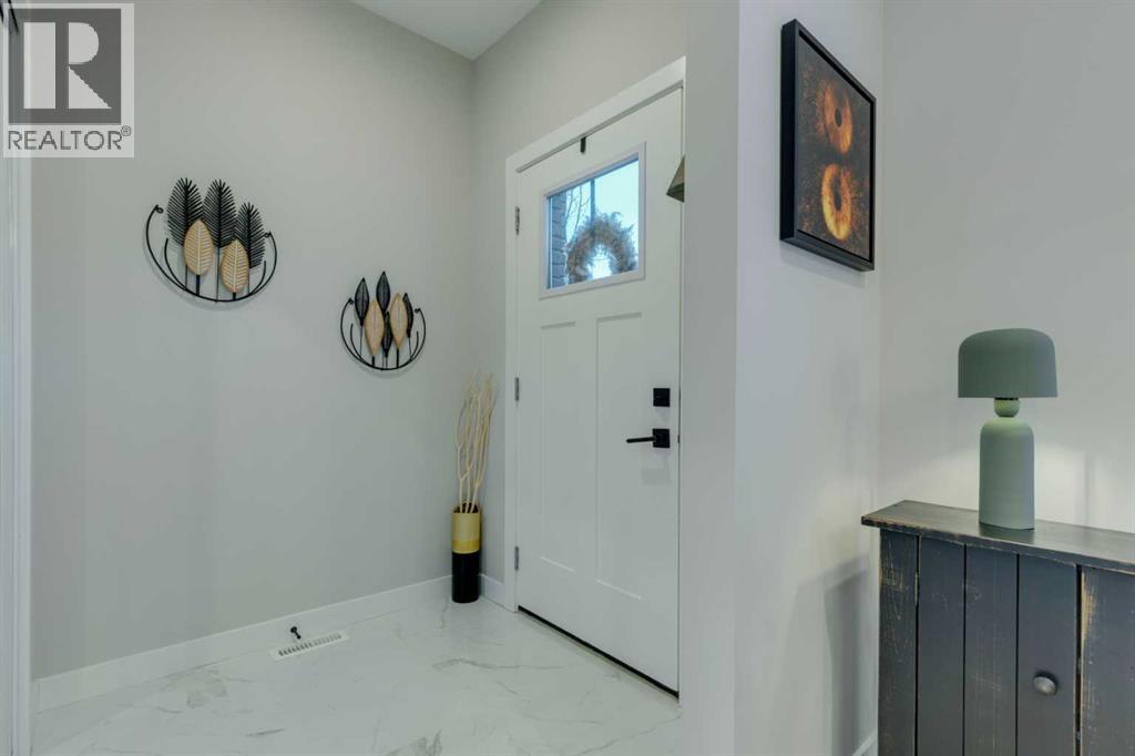 2327 77 Street Sw, Calgary, Alberta  T3H 6E1 - Photo 5 - A2284987