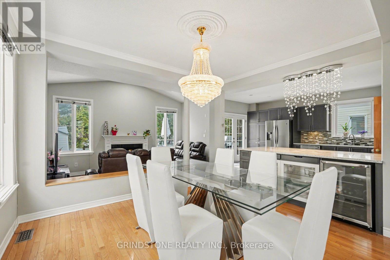 95 Evanshen Crescent, Ottawa, Ontario  K2K 2X7 - Photo 11 - X12877594