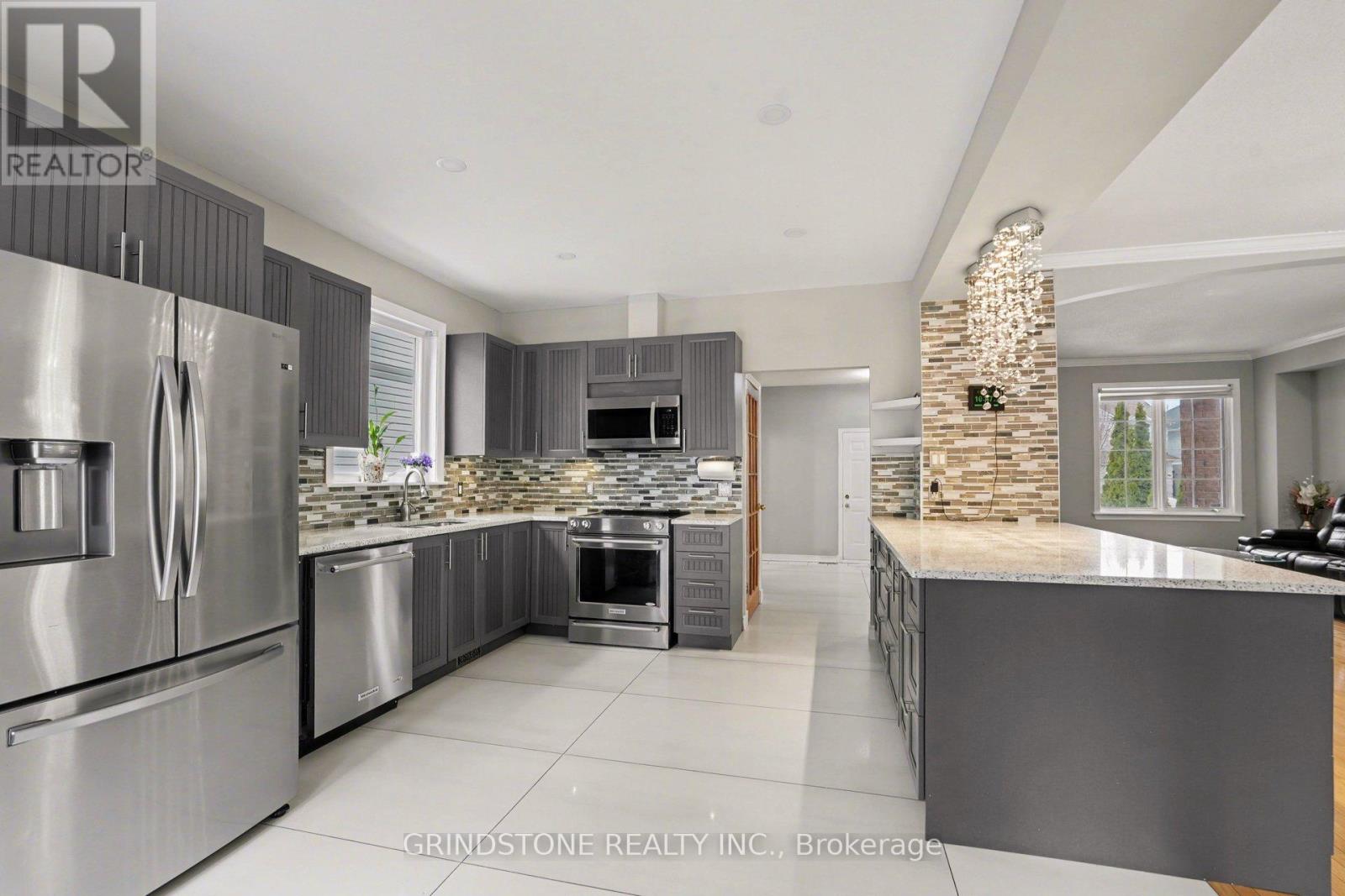 95 Evanshen Crescent, Ottawa, Ontario  K2K 2X7 - Photo 15 - X12877594