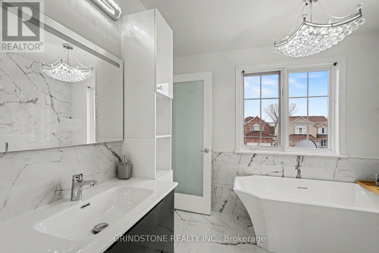 95 Evanshen Crescent, Ottawa, Ontario  K2K 2X7 - Photo 25 - X12877594