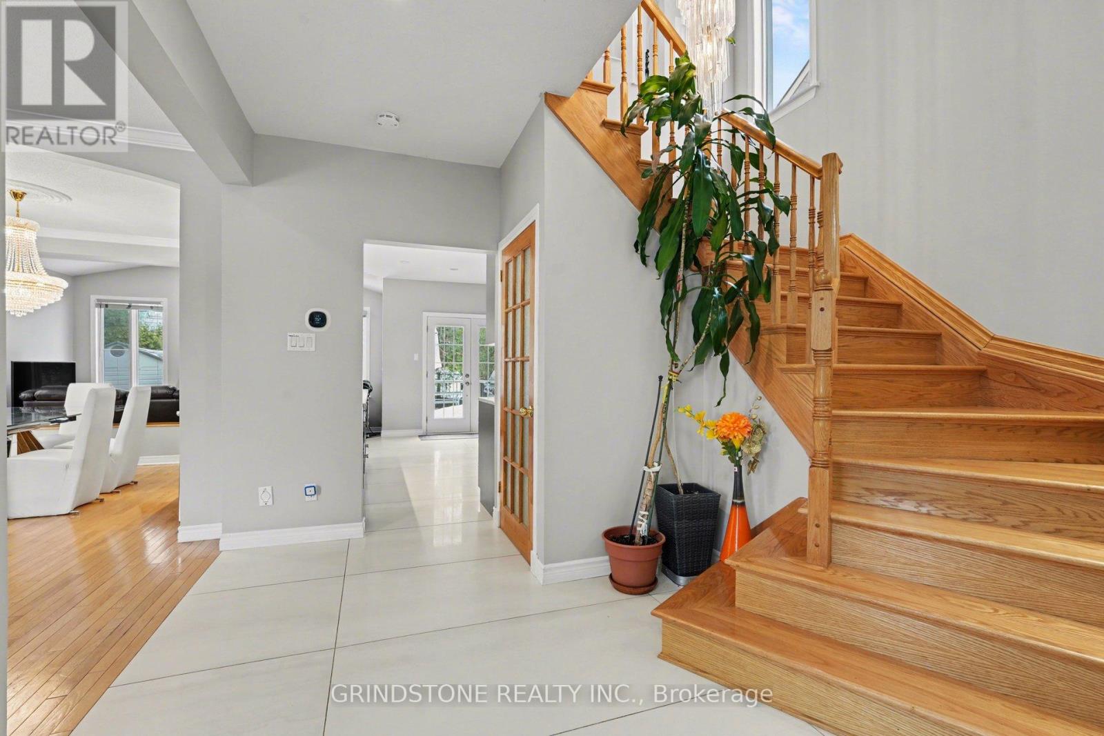 95 Evanshen Crescent, Ottawa, Ontario  K2K 2X7 - Photo 5 - X12877594