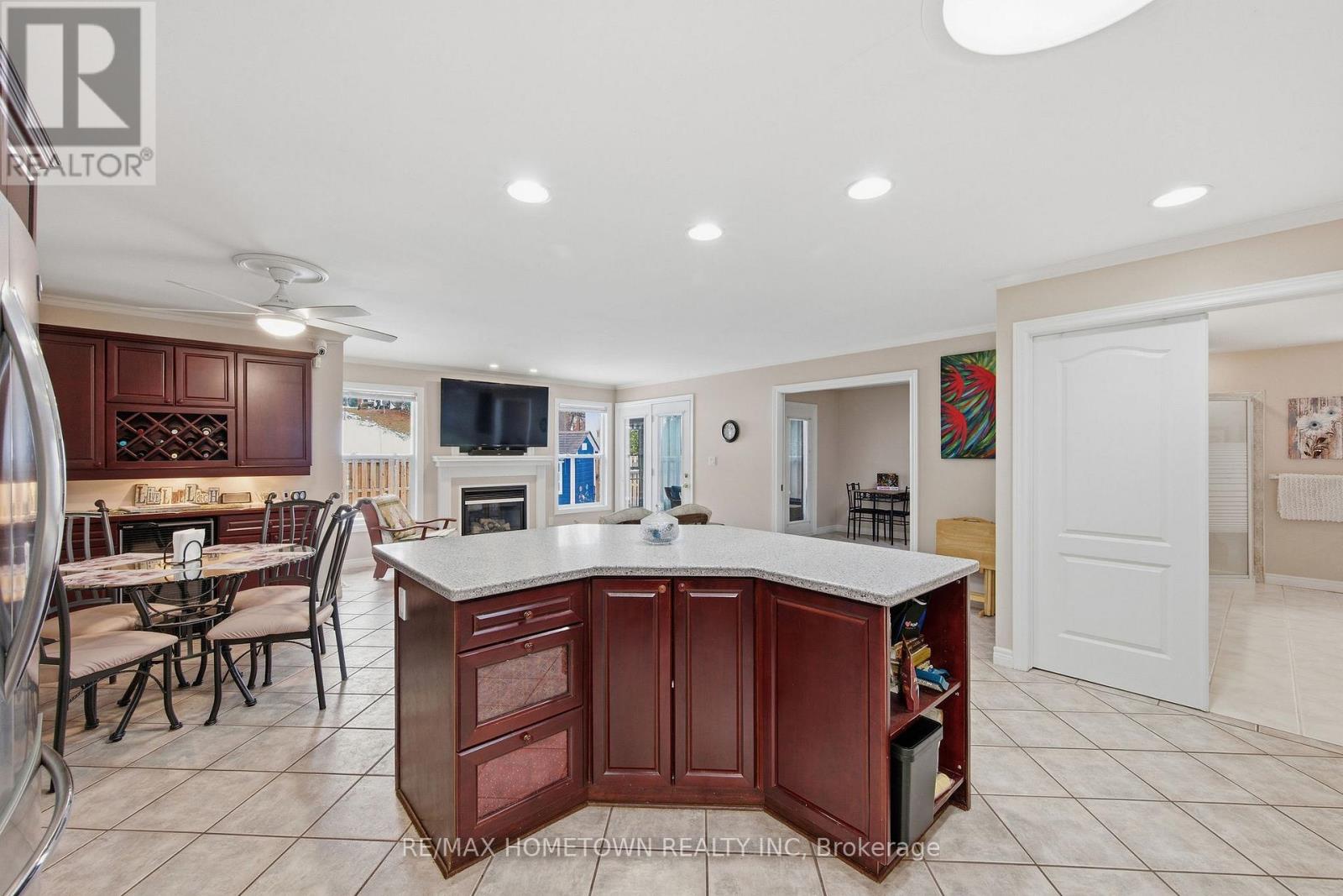 125 Butlers Crescent, Brockville, Ontario  K6V 7K8 - Photo 12 - X12874700