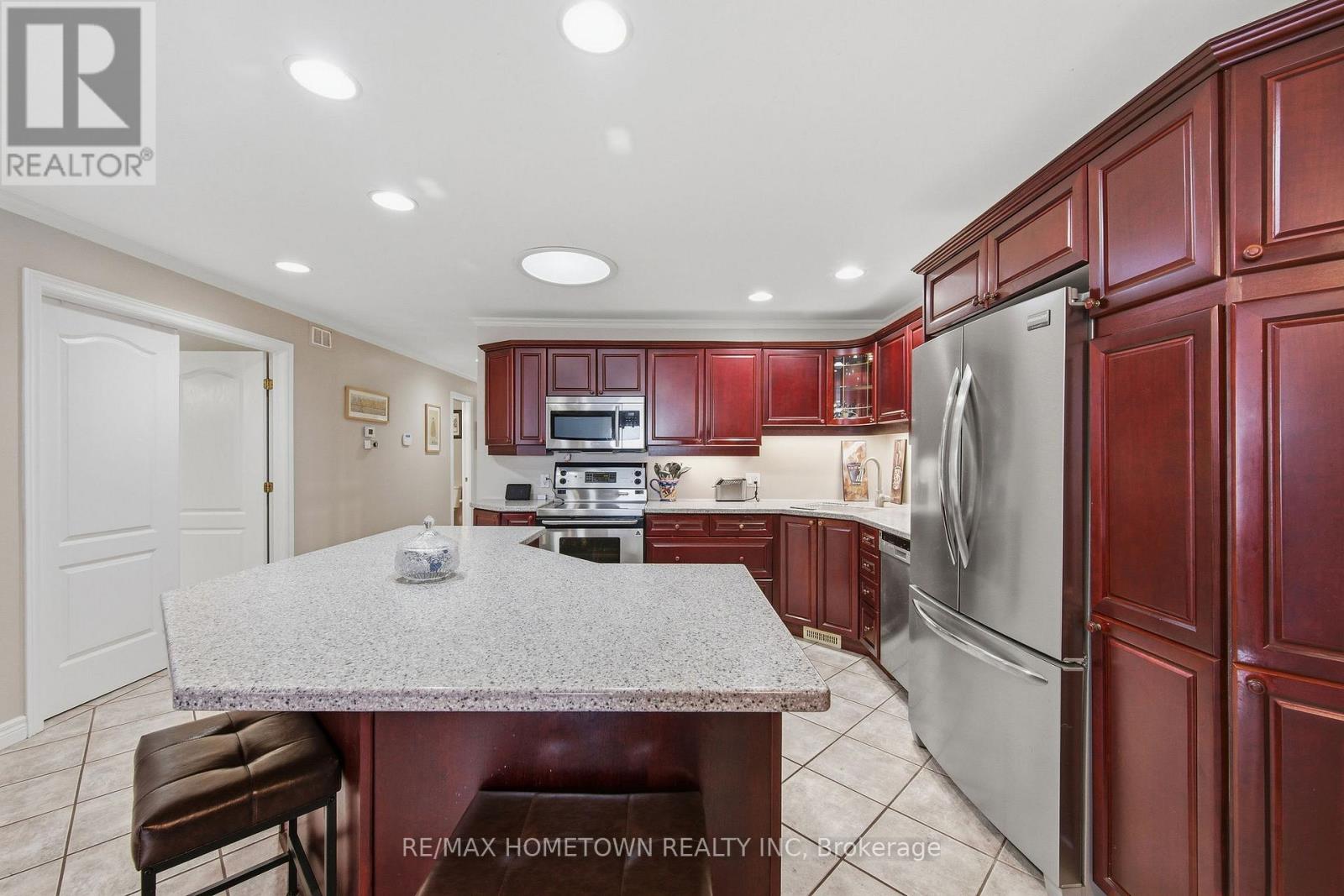 125 Butlers Crescent, Brockville, Ontario  K6V 7K8 - Photo 11 - X12874700