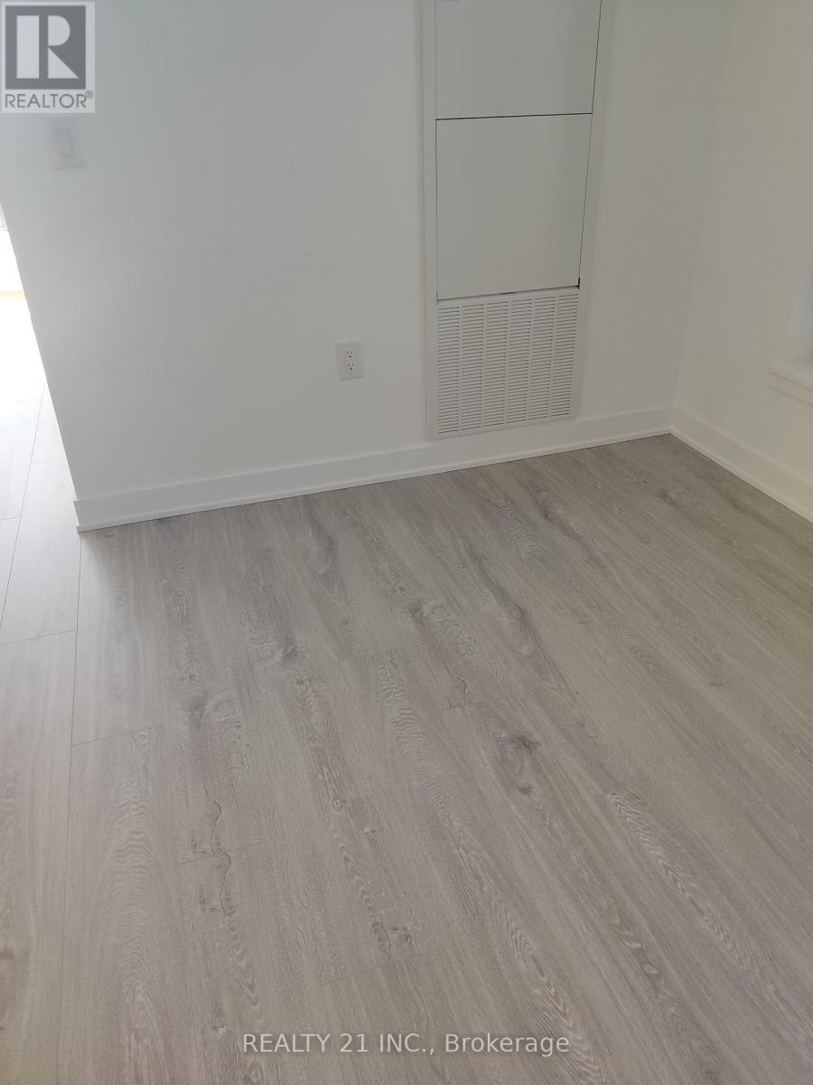 30 Dreamers Way, Toronto, Ontario  M5A 0Y7 - Photo 4 - C12877538