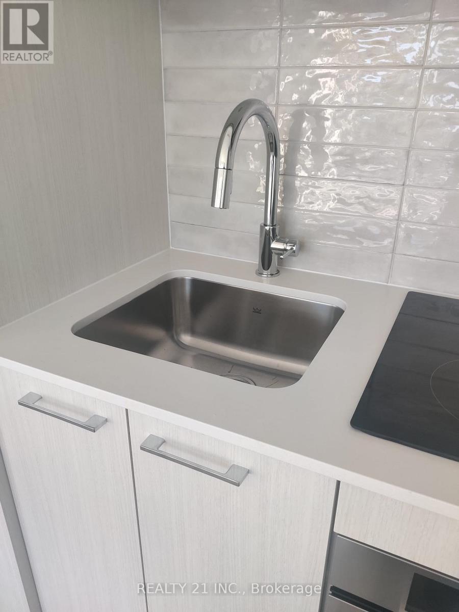 30 Dreamers Way, Toronto, Ontario  M5A 0Y7 - Photo 5 - C12877538