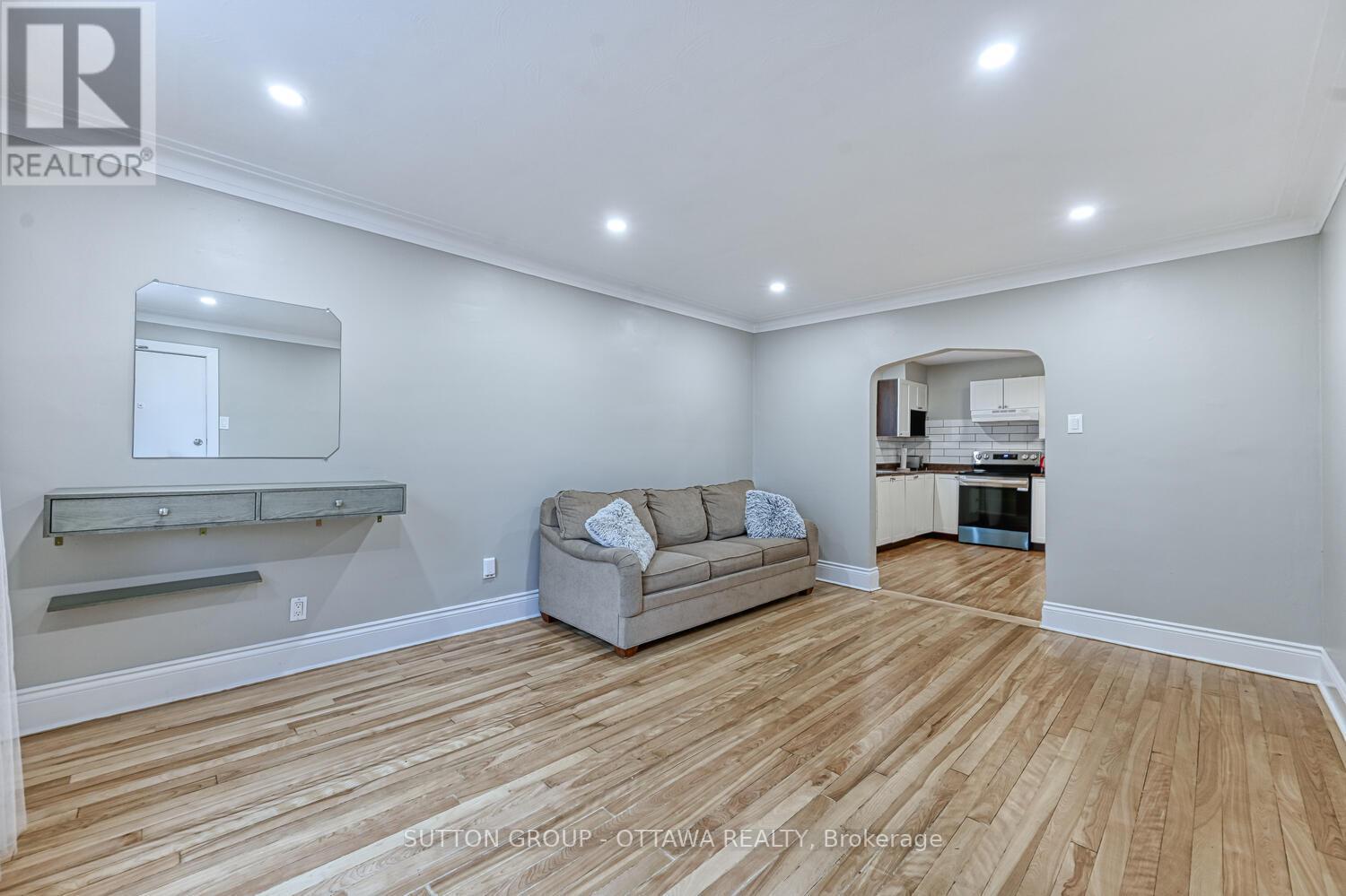 154-156 Dagmar Avenue, Ottawa, Ontario  K1L 5T2 - Photo 5 - X12451298