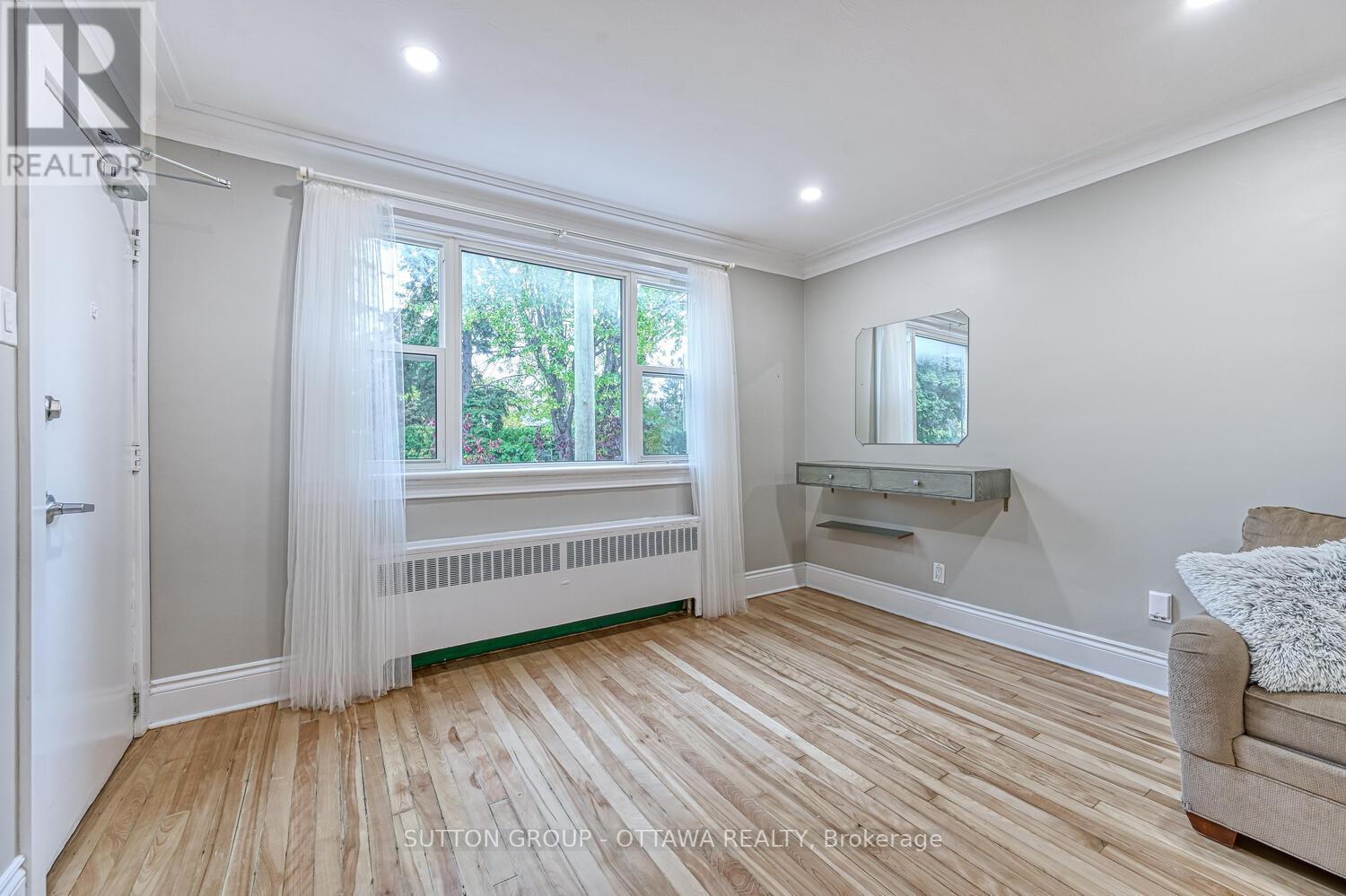 154-156 Dagmar Avenue, Ottawa, Ontario  K1L 5T2 - Photo 8 - X12451298