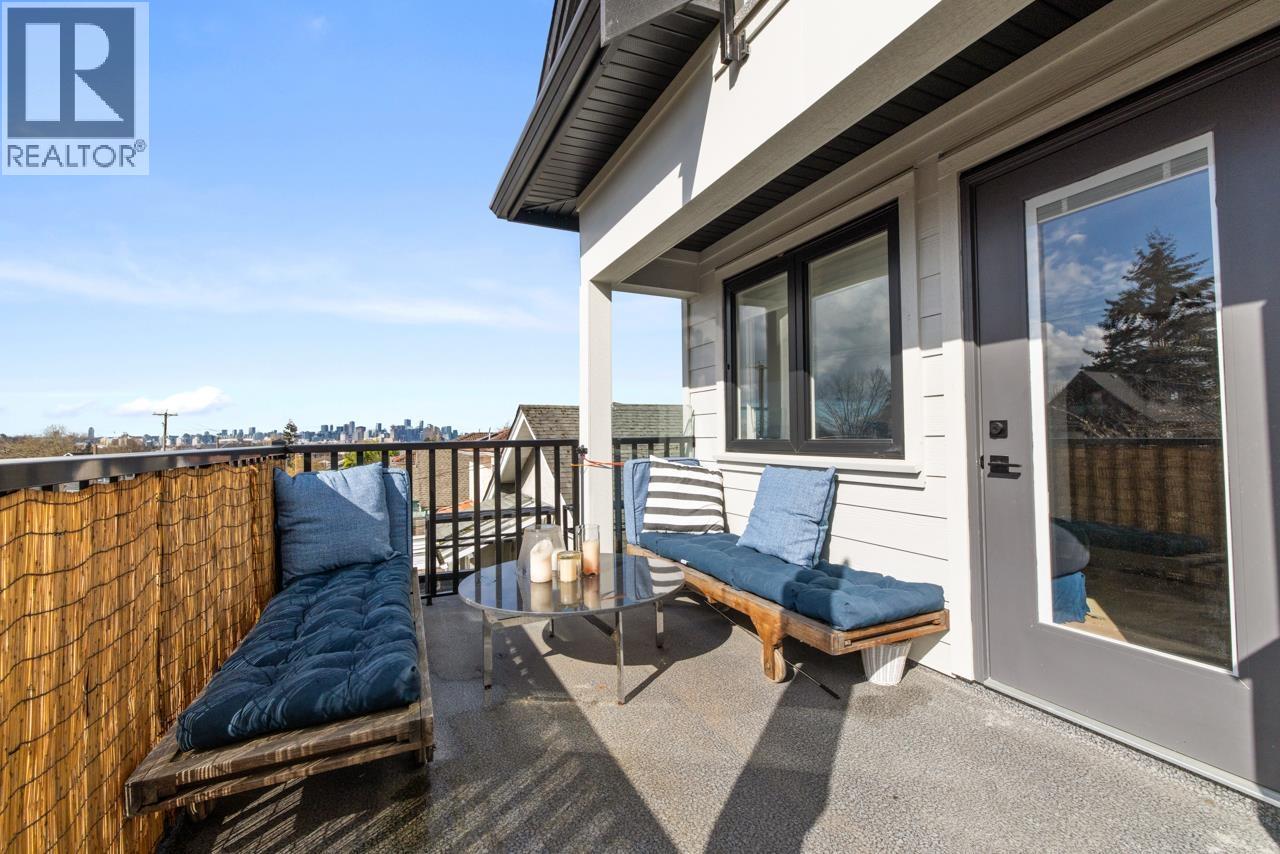 2558 Dundas Street, Vancouver, British Columbia  V5K 1P8 - Photo 2 - R3099259