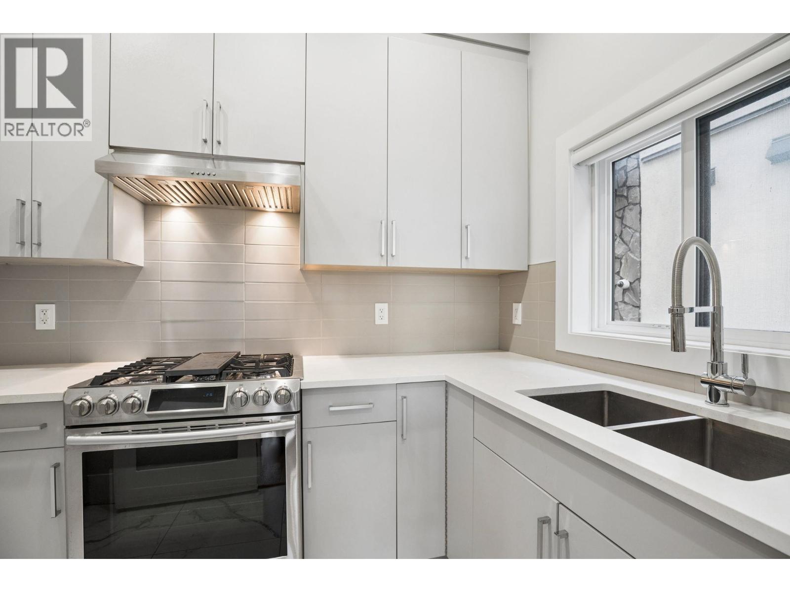 1202a Hammond Avenue, Coquitlam, British Columbia  V3K 2P1 - Photo 11 - R3099267