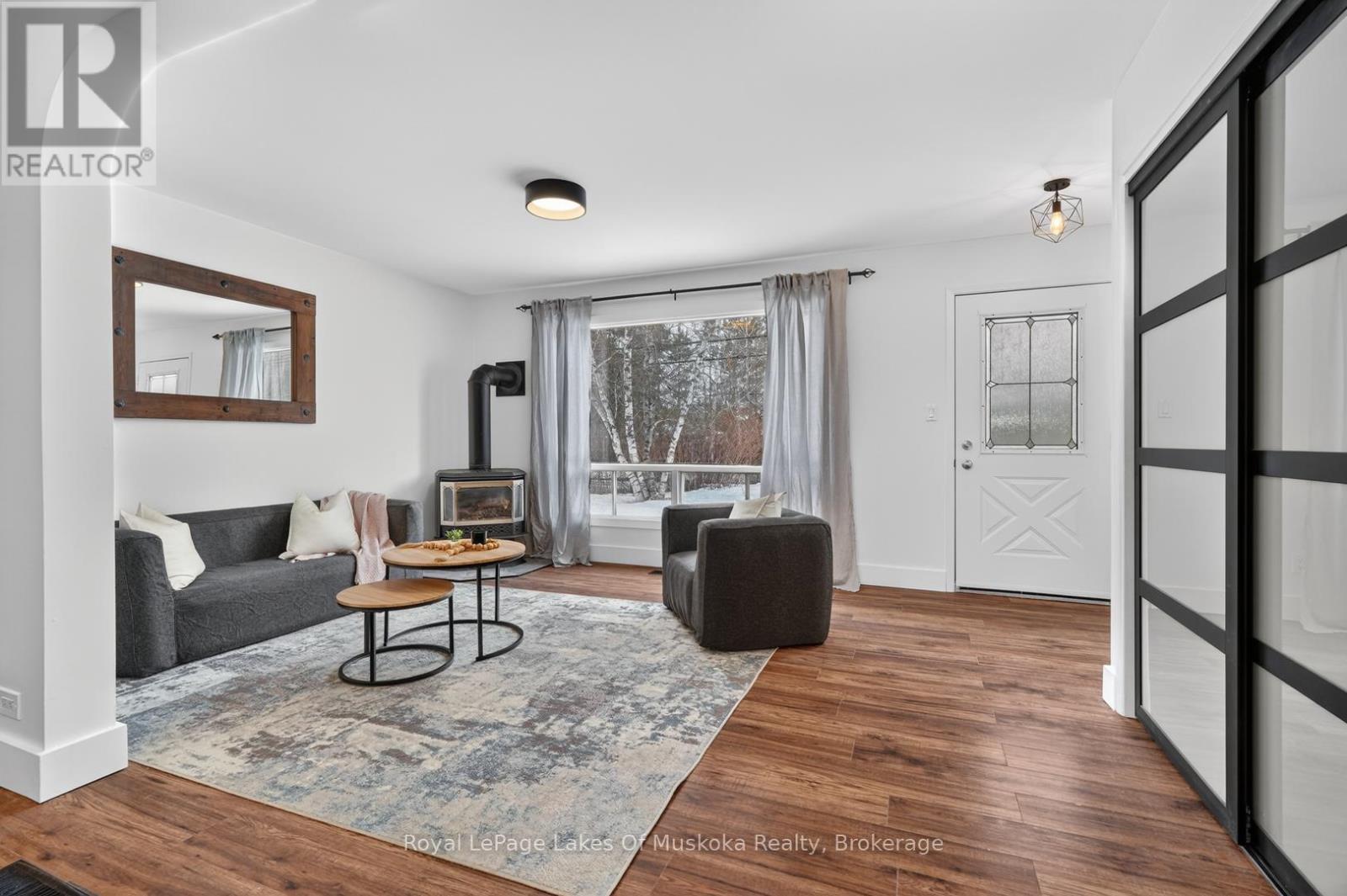 11 Silver Street, Huntsville, Ontario  P1H 1M2 - Photo 2 - X12877558