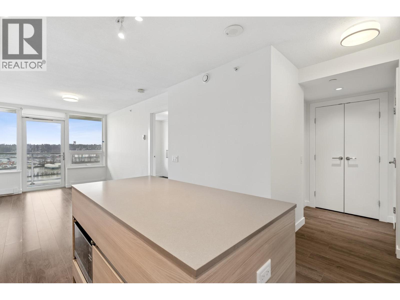 2103 908 Quayside Drive, New Westminster, British Columbia  V3M 0L4 - Photo 2 - R3099211