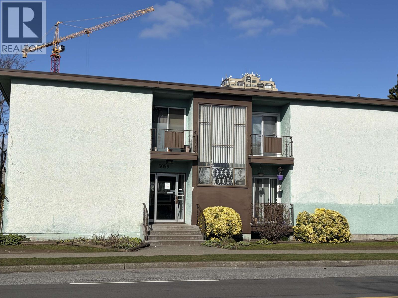 205 5055 Imperial Street, Burnaby, British Columbia  V5J 1C9 - Photo 1 - R3099004