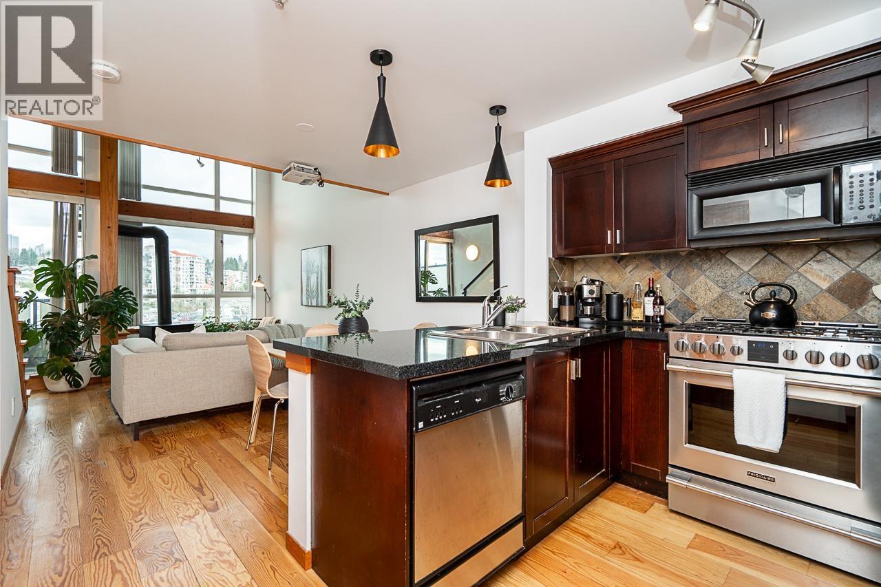 425 10 Renaissance Square, New Westminster, British Columbia  V3M 7B1 - Photo 3 - R3098588