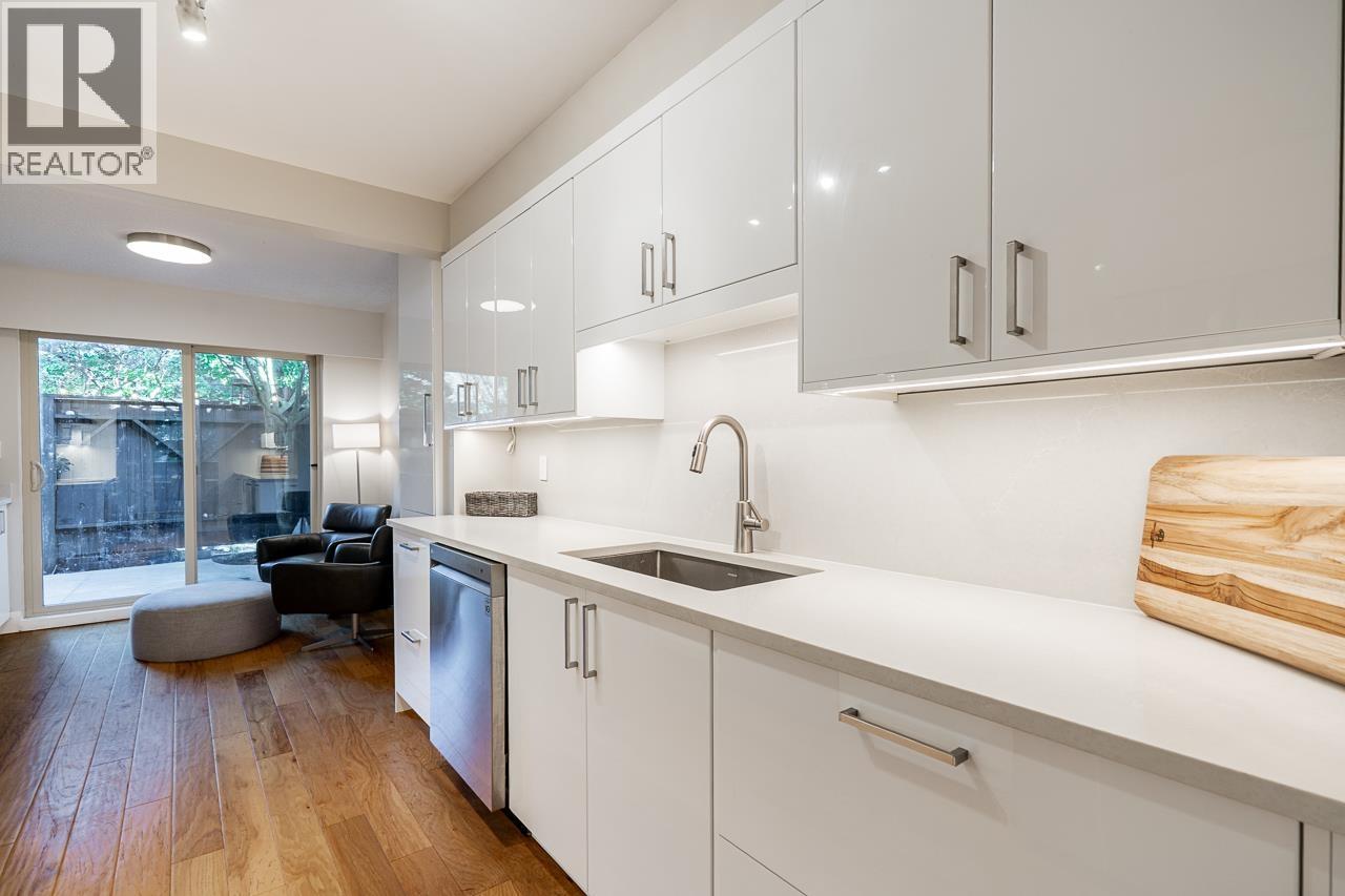 2076 Purcell Way, North Vancouver, British Columbia  V7J 3K3 - Photo 10 - R3099225