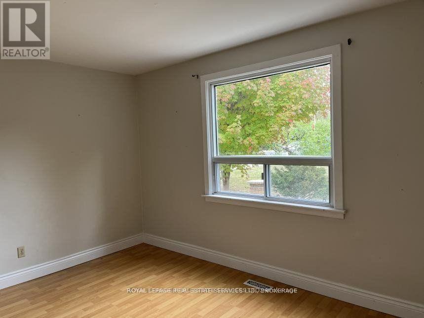 235 Lakeshore Road W, Oakville (Co Central), Ontario  L6K 1E9 - Photo 15 - W12877544