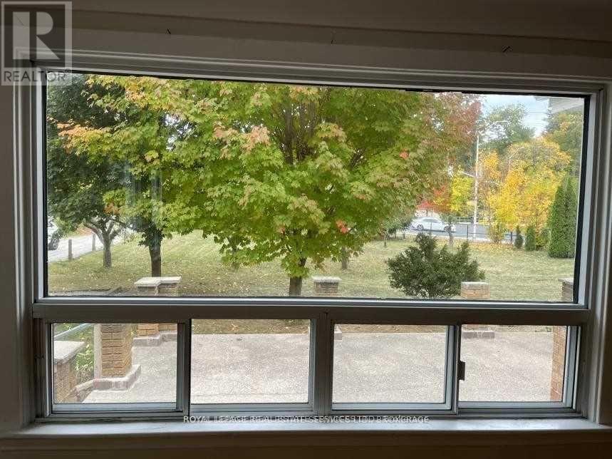 235 Lakeshore Road W, Oakville (Co Central), Ontario  L6K 1E9 - Photo 19 - W12877544