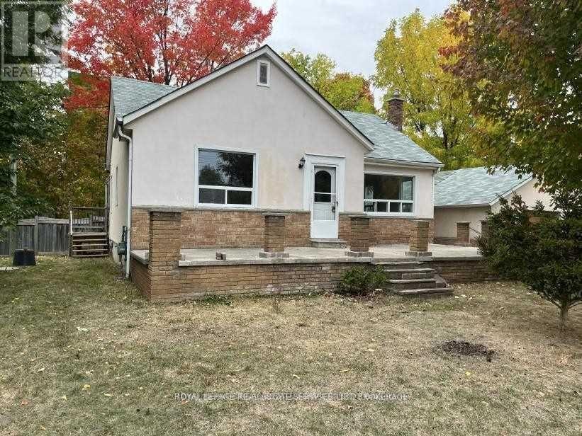 235 Lakeshore Road W, Oakville (Co Central), Ontario  L6K 1E9 - Photo 2 - W12877544