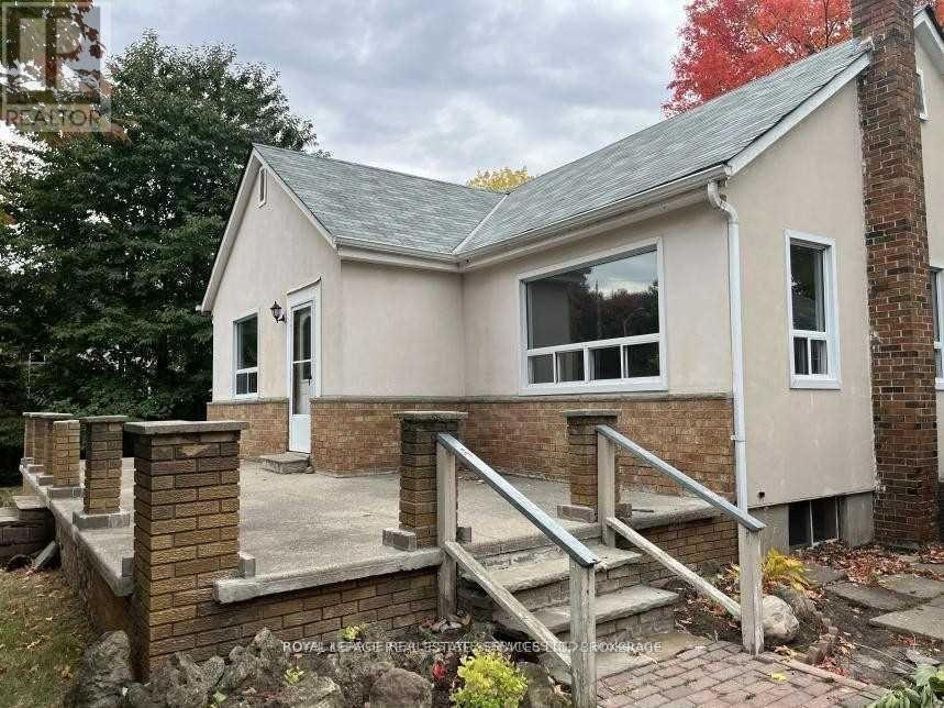 235 Lakeshore Road W, Oakville (Co Central), Ontario  L6K 1E9 - Photo 20 - W12877544