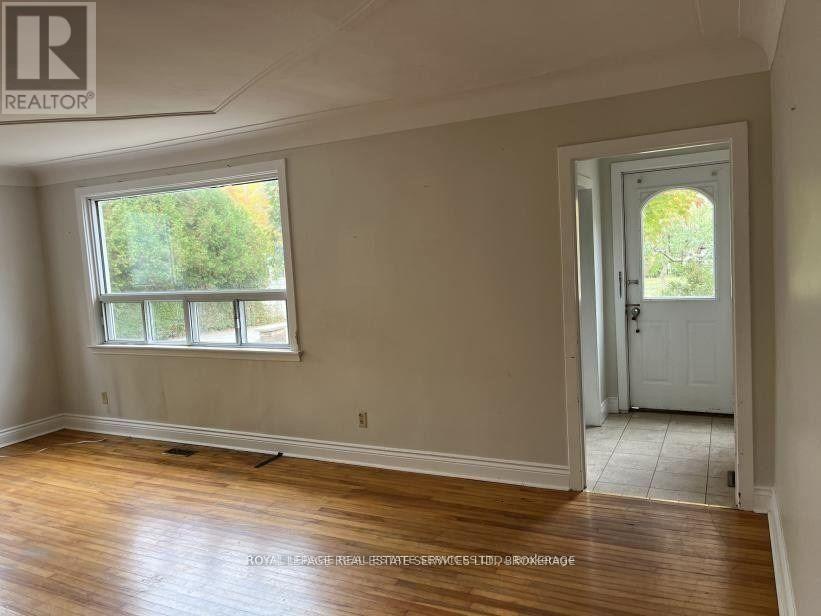 235 Lakeshore Road W, Oakville (Co Central), Ontario  L6K 1E9 - Photo 5 - W12877544