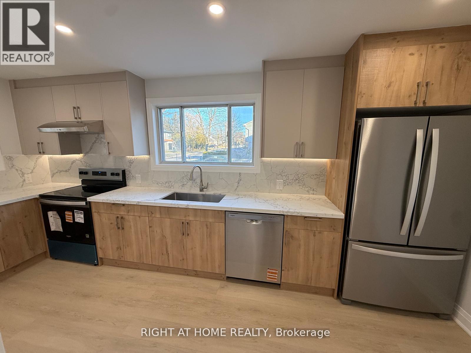 Main - 156 Westside Drive, Oakville (Co Central), Ontario  L6K 1P3 - Photo 2 - W12877572