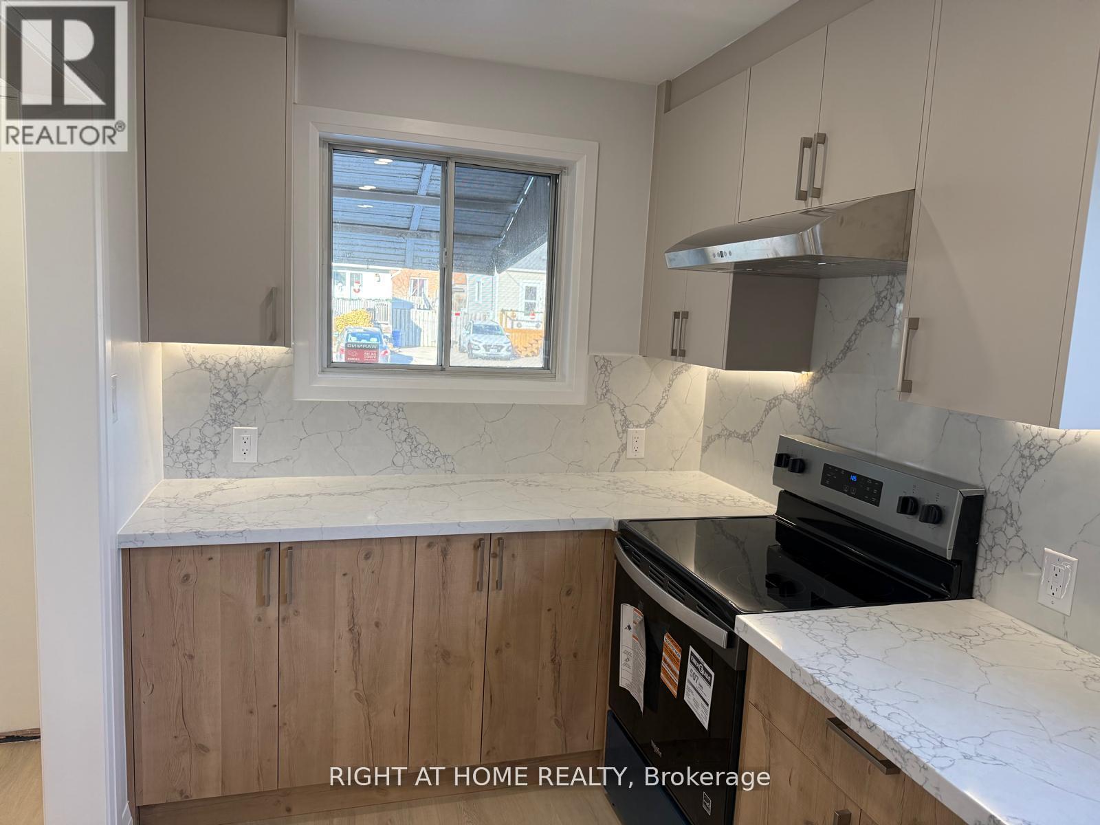 Main - 156 Westside Drive, Oakville (Co Central), Ontario  L6K 1P3 - Photo 4 - W12877572