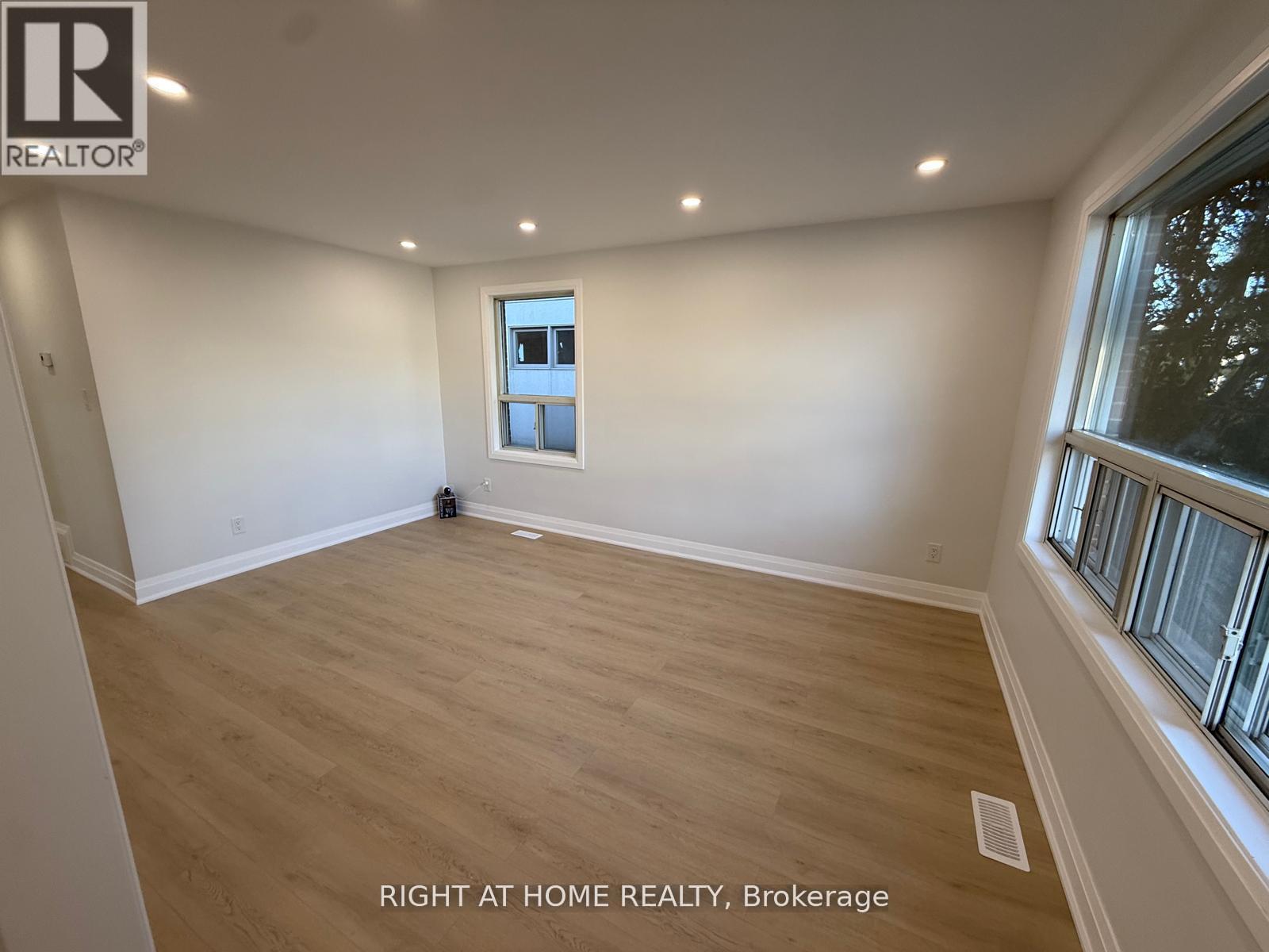 Main - 156 Westside Drive, Oakville (Co Central), Ontario  L6K 1P3 - Photo 5 - W12877572