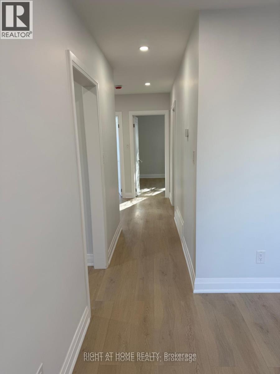 Main - 156 Westside Drive, Oakville (Co Central), Ontario  L6K 1P3 - Photo 6 - W12877572