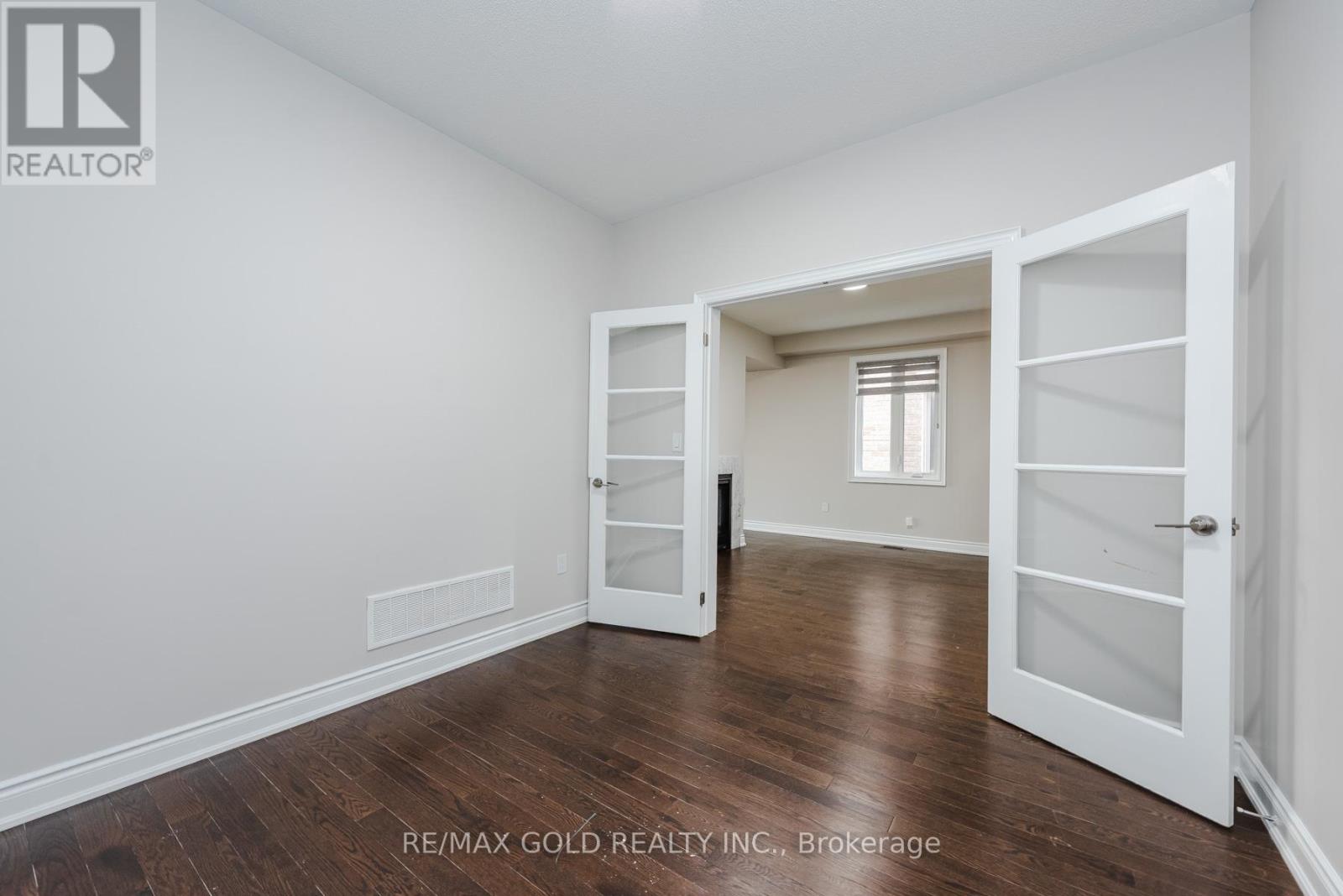 26 Ixworth Circle, Brampton (Bram West), Ontario  L6Y 6J8 - Photo 12 - W12877576