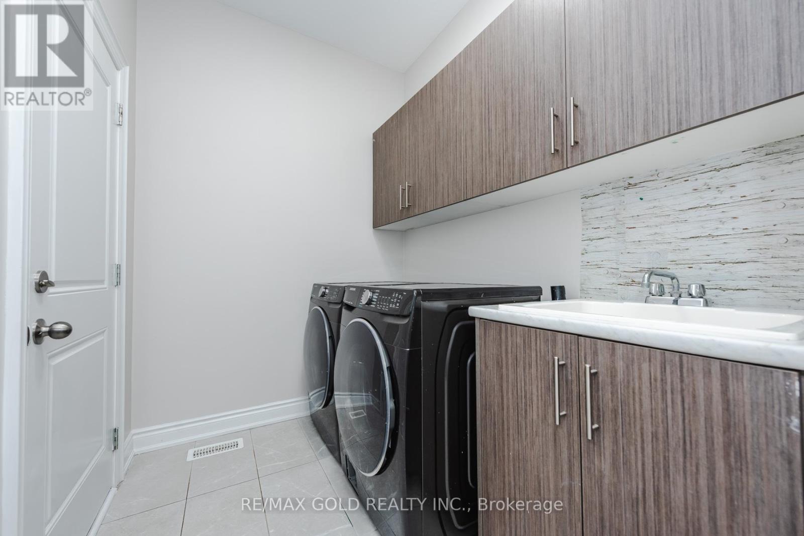 26 Ixworth Circle, Brampton (Bram West), Ontario  L6Y 6J8 - Photo 13 - W12877576