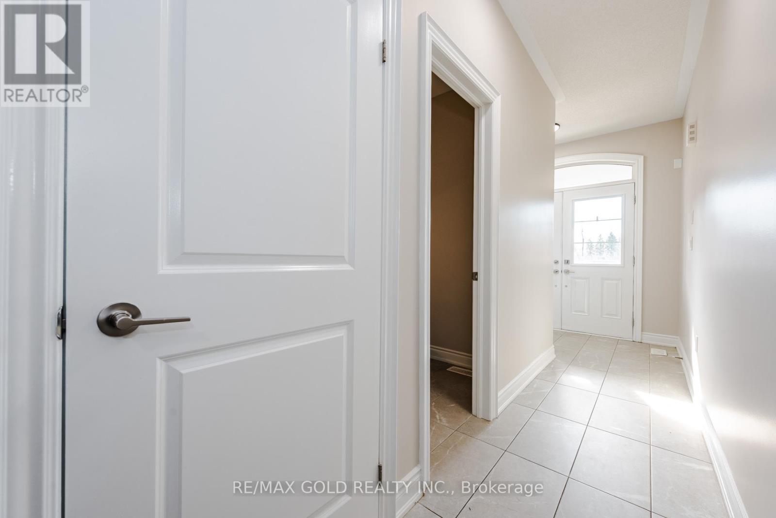 26 Ixworth Circle, Brampton (Bram West), Ontario  L6Y 6J8 - Photo 4 - W12877576