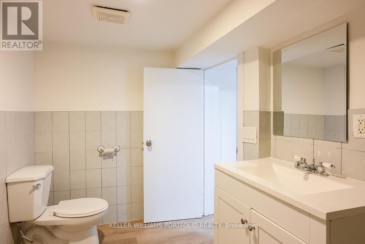 Lower - 821 Gladstone Avenue, Toronto, Ontario  M6H 3J7 - Photo 10 - W12877598