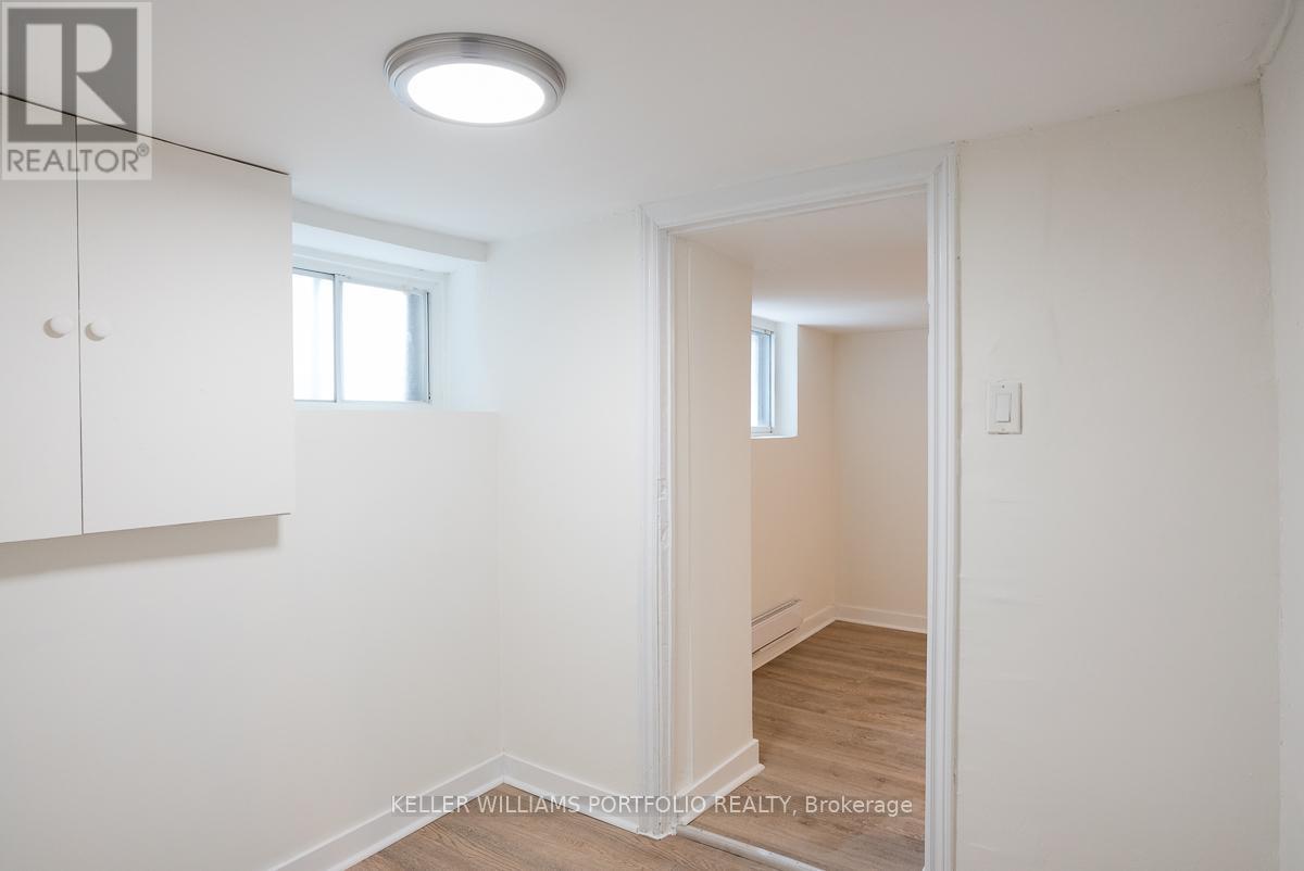 Lower - 821 Gladstone Avenue, Toronto, Ontario  M6H 3J7 - Photo 6 - W12877598