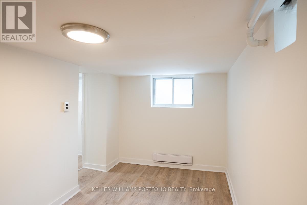 Lower - 821 Gladstone Avenue, Toronto, Ontario  M6H 3J7 - Photo 8 - W12877598