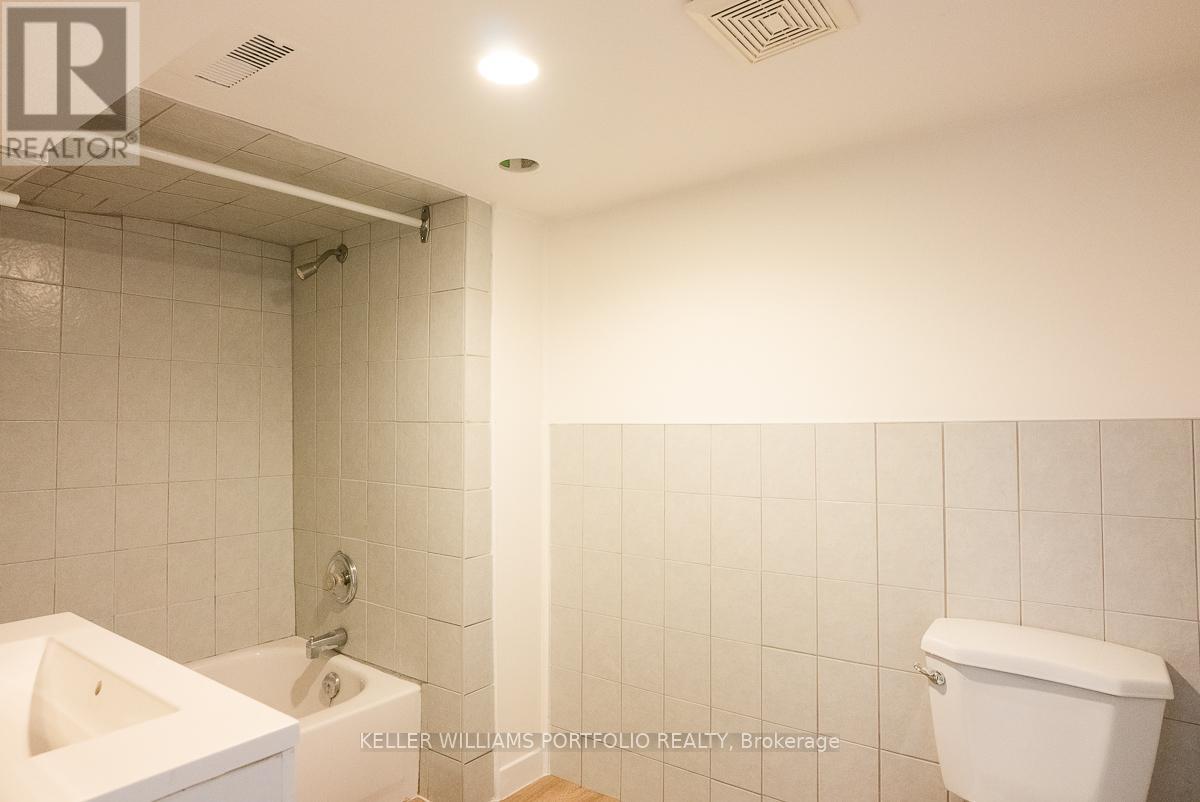 Lower - 821 Gladstone Avenue, Toronto, Ontario  M6H 3J7 - Photo 9 - W12877598