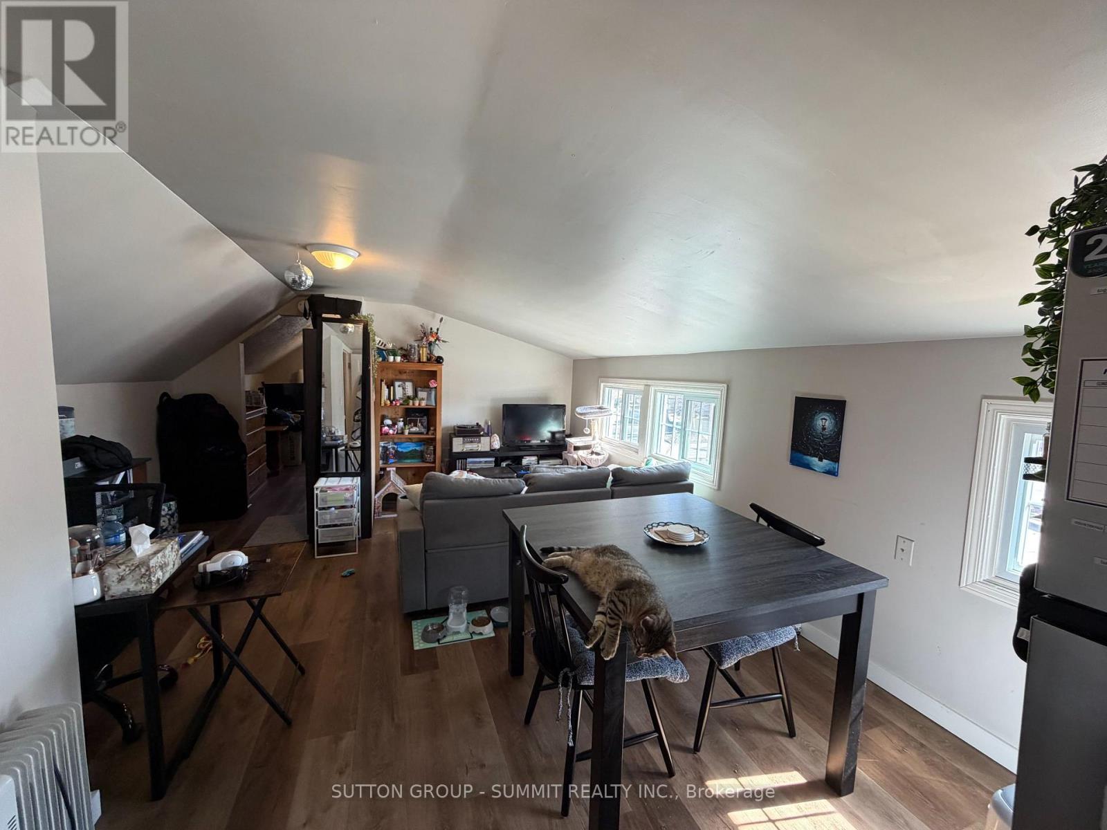 Upper - 155 1/2 Lake Street, St. Catharines (Downtown), Ontario  L2R 5Y5 - Photo 3 - X12877552