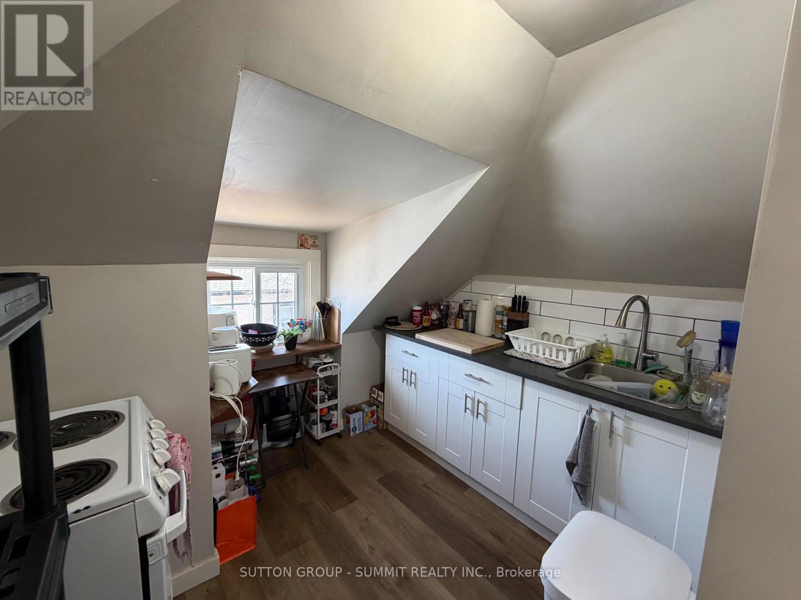 Upper - 155 1/2 Lake Street, St. Catharines (Downtown), Ontario  L2R 5Y5 - Photo 4 - X12877552